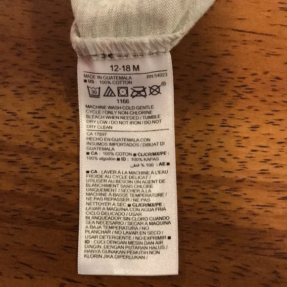 Old Navy Short-Sleeve Printed T-Shirts for Toddler Girl (Lot of 2) - Picture 5 of 6